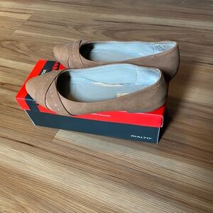 Woman Walnut color Vintage Flat Shoes with Rhinestones by Rialto!!!